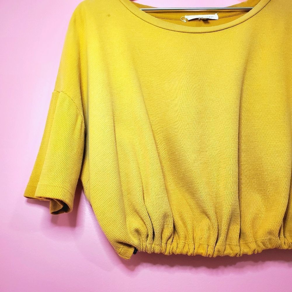 Drawstring Sinched Boxy and Flowy Crop Top - Picture 3 of 4